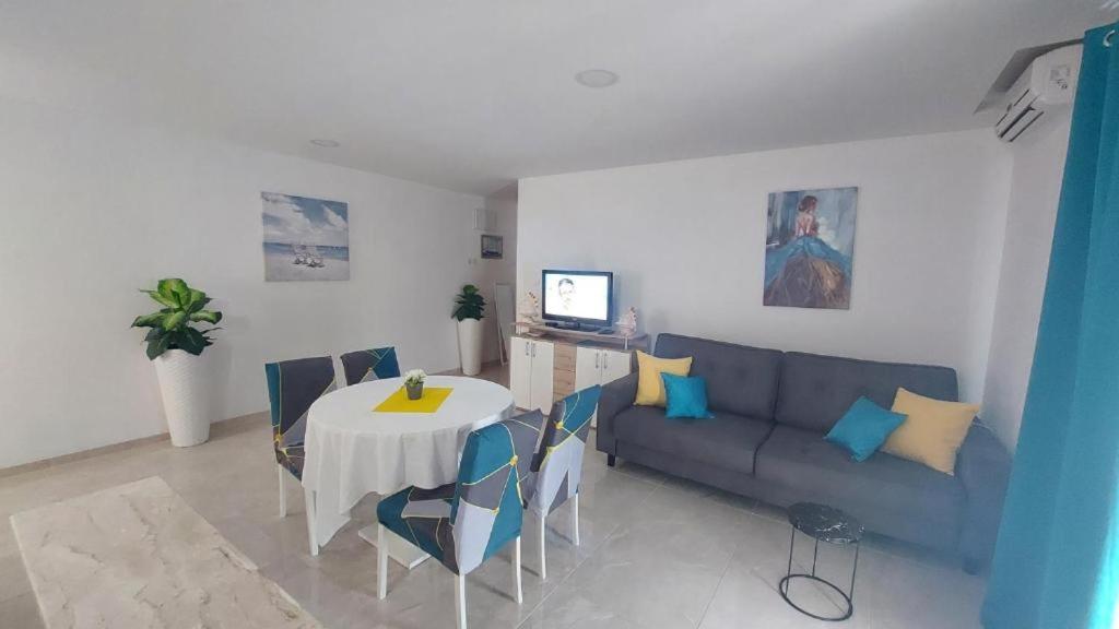 Apartments Mestral Baska Voda Ngoại thất bức ảnh