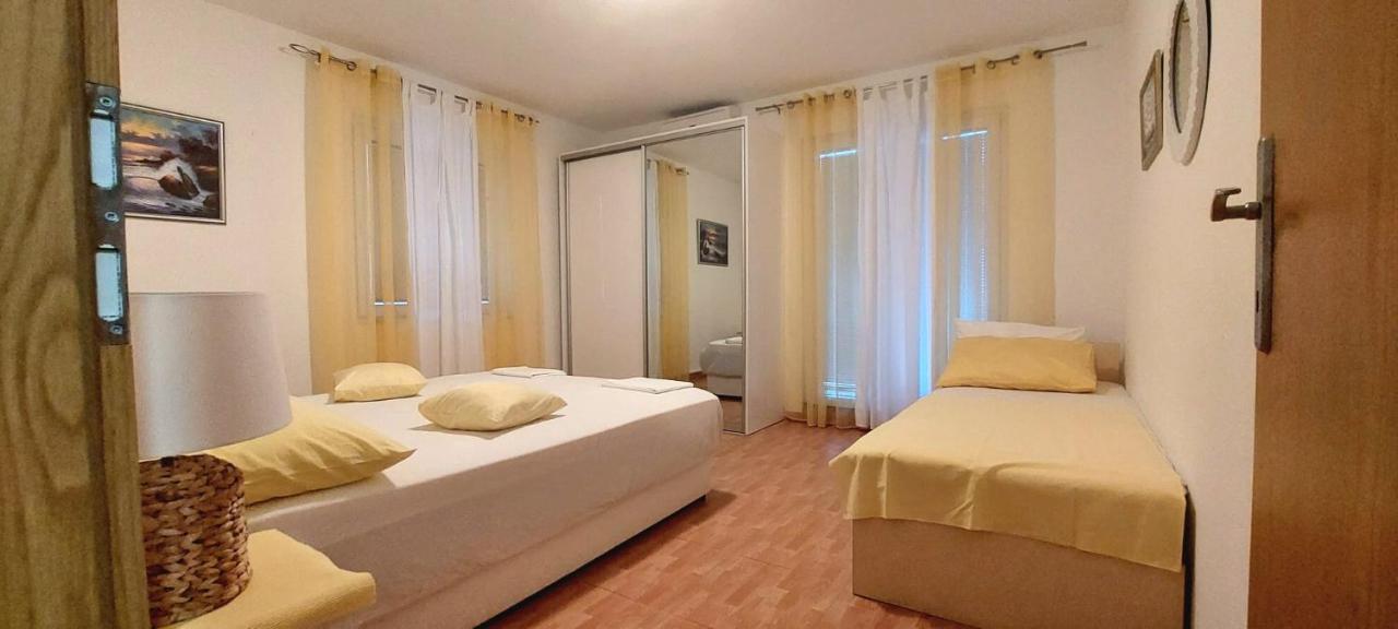 Apartments Mestral Baska Voda Ngoại thất bức ảnh