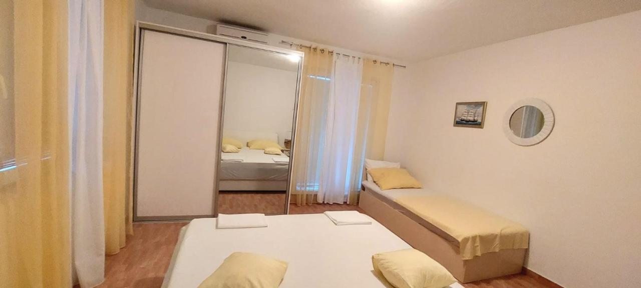 Apartments Mestral Baska Voda Ngoại thất bức ảnh