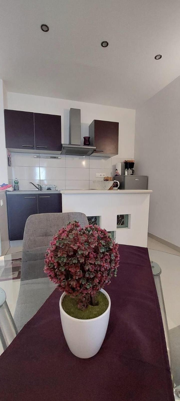 Apartments Mestral Baska Voda Ngoại thất bức ảnh